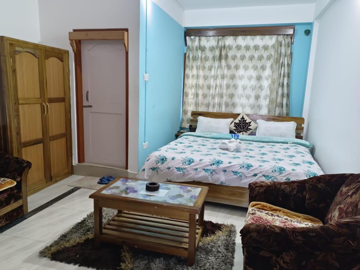 Hotel White Tara 타왕 외부 사진